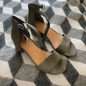 Green Sandals with Chunky Heel & Thin Ankle Strap